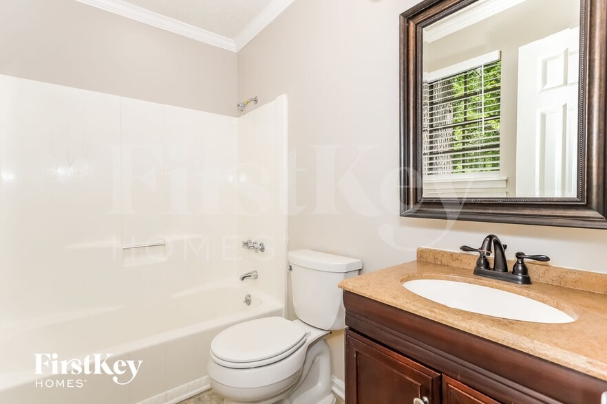 Building Photo - 1745 Tree Line Rd