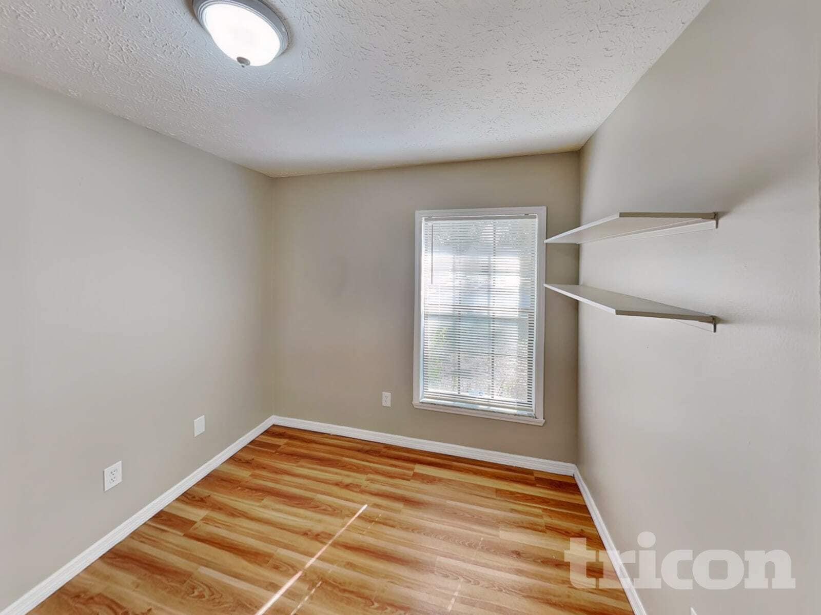 Building Photo - 2704 Mnr Hl Dr