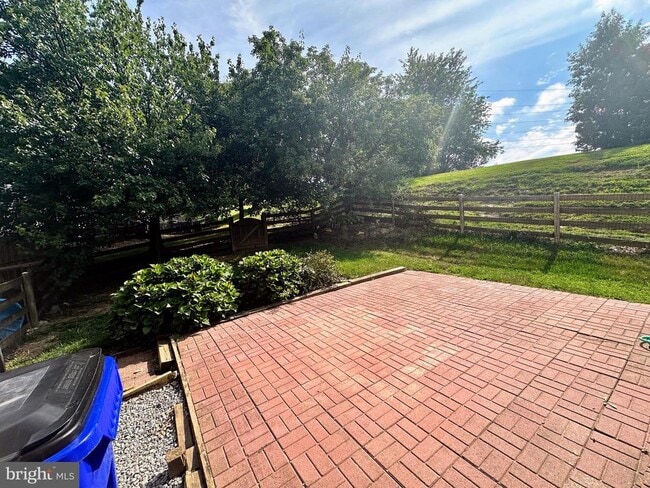 Building Photo - 101 S Oak Cliff Ct