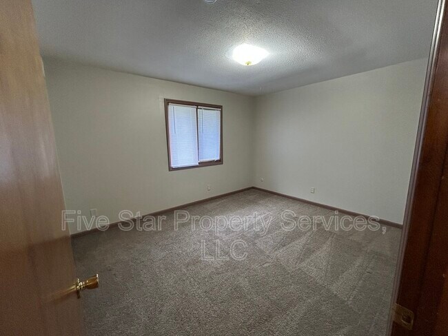 Building Photo - 1222 W Monroe St