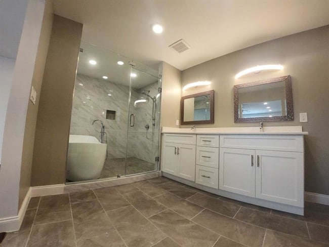Building Photo - 10602 Riverview Dr