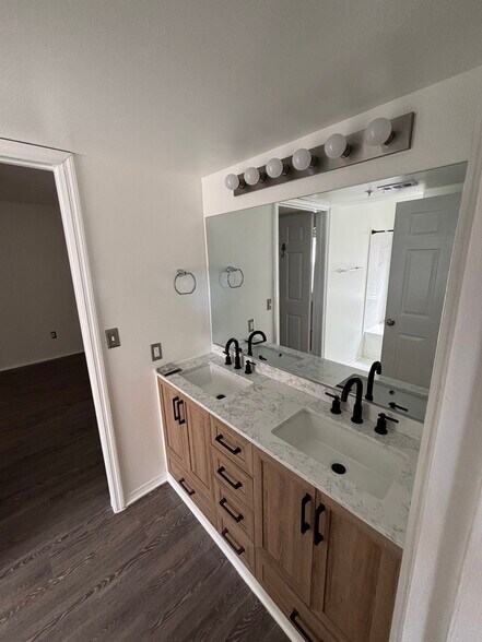 Building Photo - 2400 Feather Sound Dr