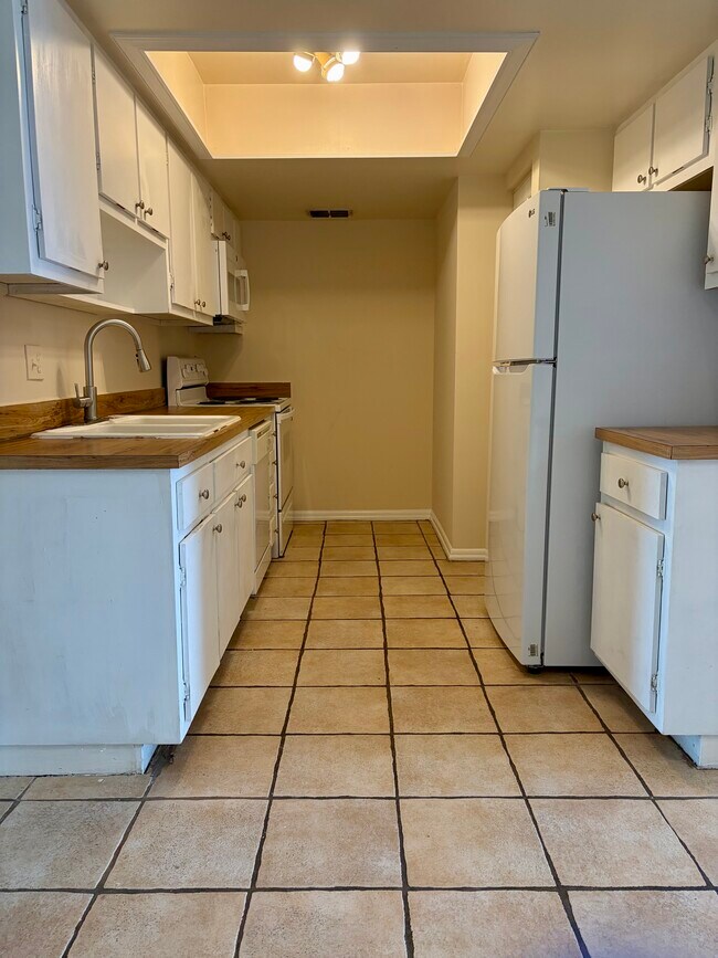 Building Photo - Tamrind Condominium