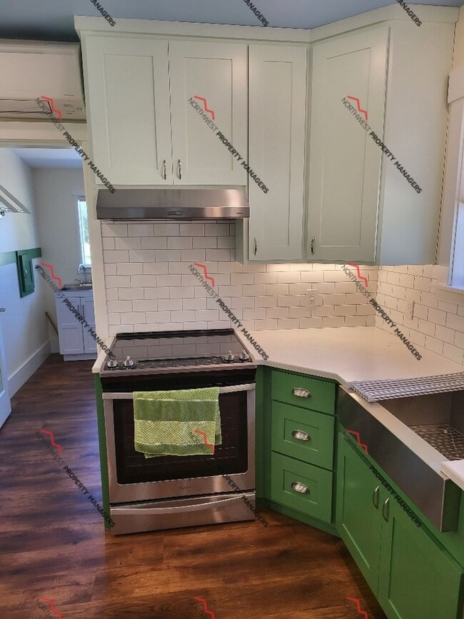 Building Photo - STATUS *AVAILABLE* | R207 | $2095  *** MOVE IN SPECIAL ****