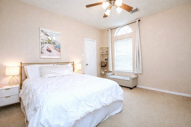 Building Photo - 1446 Sherwood Park Cir