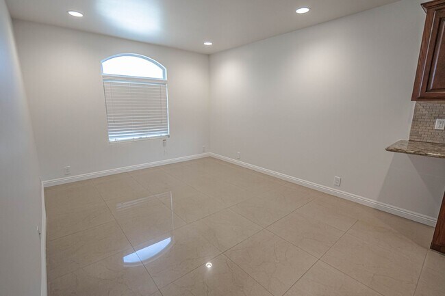 Building Photo - COMING SOON! Spacious Single-Story 3-Bedro...