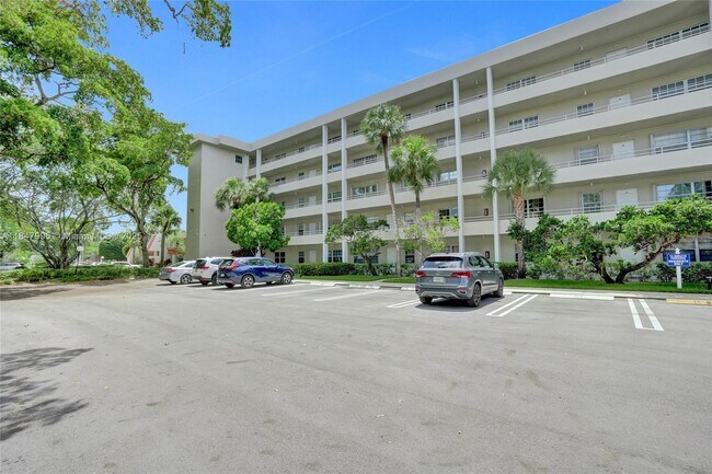 Building Photo - 805 Cypress Blvd