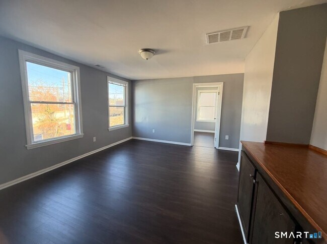 Building Photo - 26 Clarence St