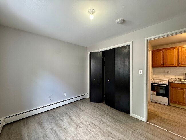 Building Photo - 145 Cowles St