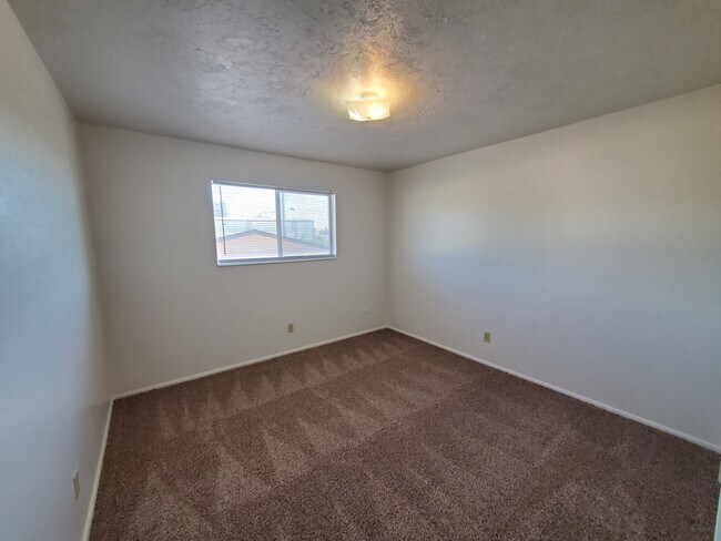 Building Photo - 472 Hansen Ave