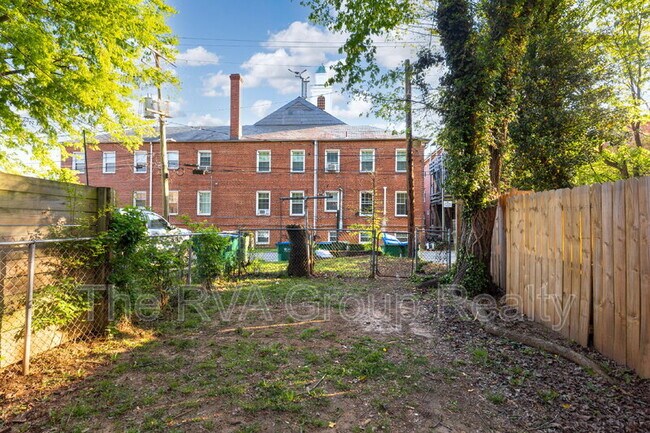 Building Photo - 2611 Grayland Ave