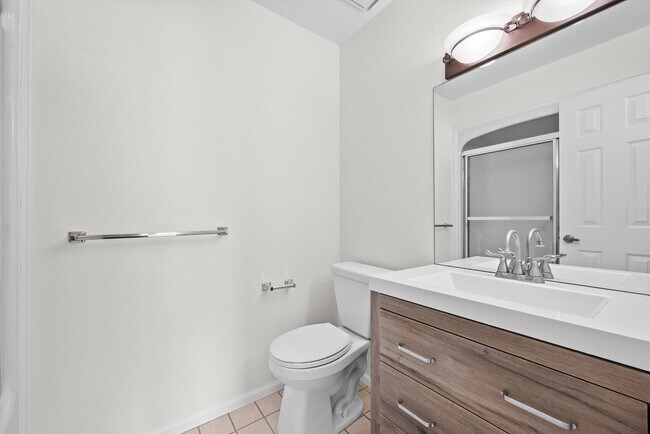 Building Photo - Cherry Creek Schools Condo | Balcony, Fireplace, Garage + Pool