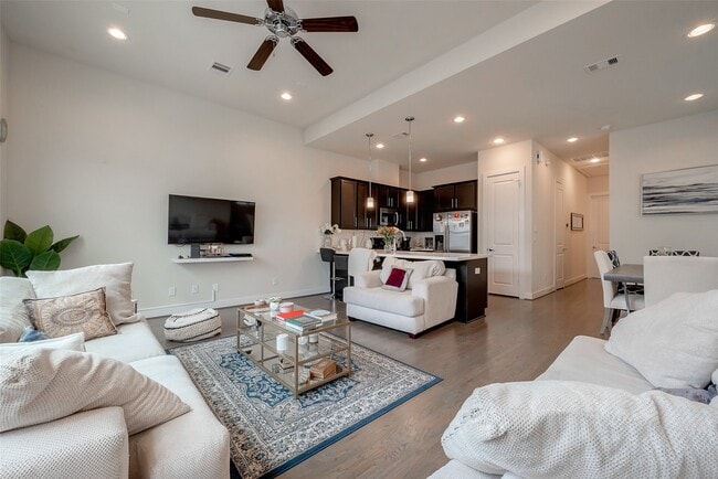 Building Photo - 3904 Tulane Oak Dr