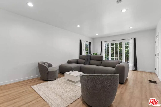 Building Photo - 1235 S Tremaine Ave