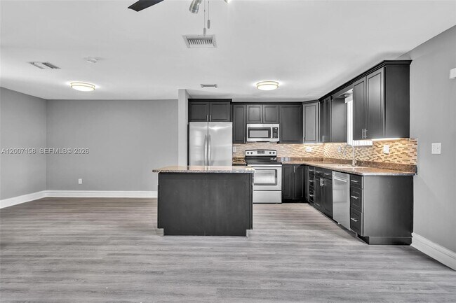 Building Photo - 14212 NE 4th Ave