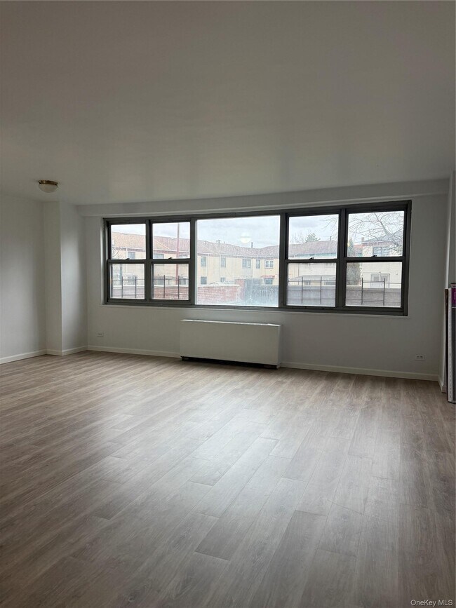 Building Photo - 61-20 Grand Central Pkwy