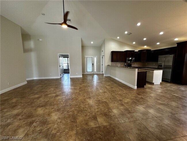 Building Photo - 156 Destiny Cir