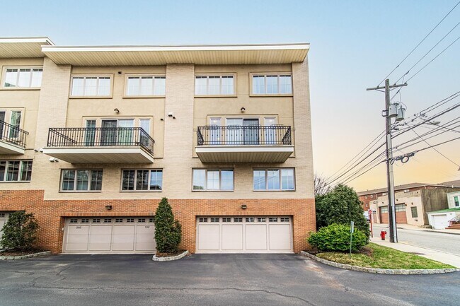 Building Photo - 11 Washington Pl