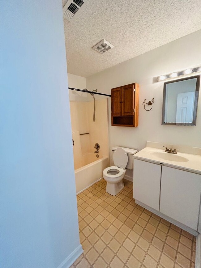 Building Photo - Cute 2-story home 2 bedroom 2 1/2 bath with a 1 car garage off Pisgah Church road NW Greensboro