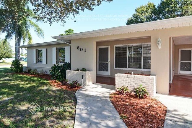 Building Photo - 801 SW Ivanhoe Dr