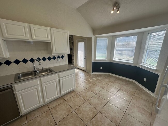 Building Photo - AVAILABLE SOON !