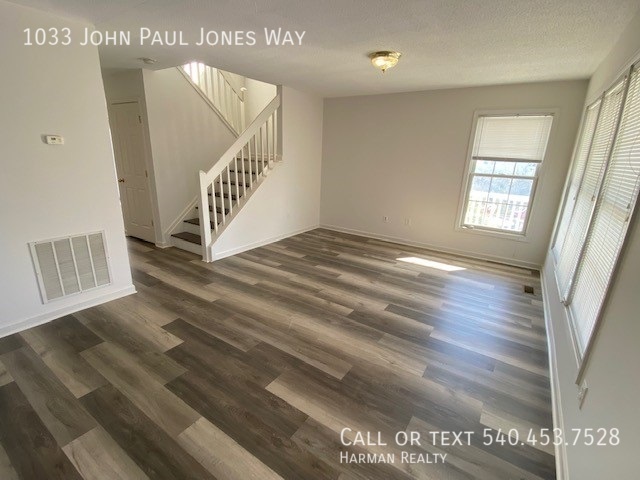 Building Photo - 4BD/3BA with Basement Family Room