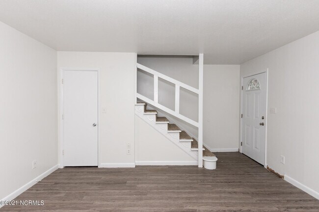 Building Photo - 318 Richlands Ave