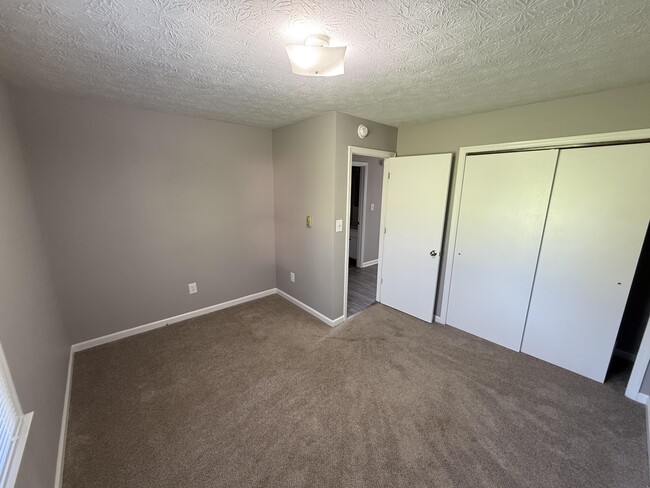 Building Photo - 315 Garden Park Dr