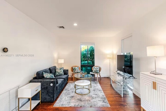 Building Photo - 636 Hibiscus Dr