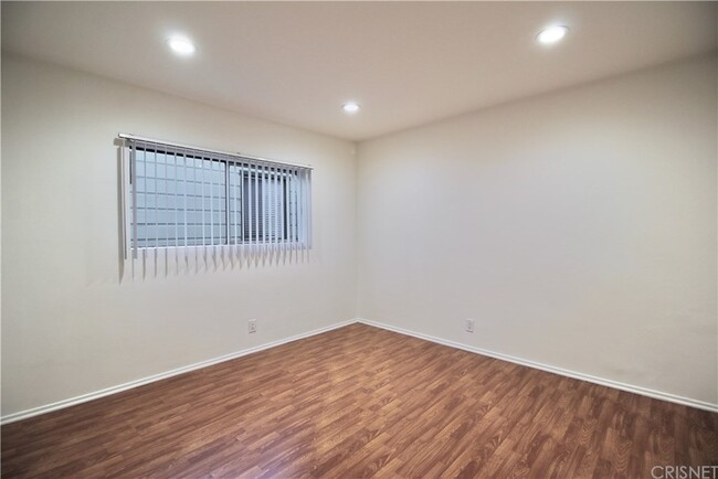 Building Photo - 3815 W Verdugo Ave