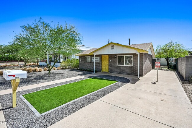 Primary Photo - 1241 E McKinley St