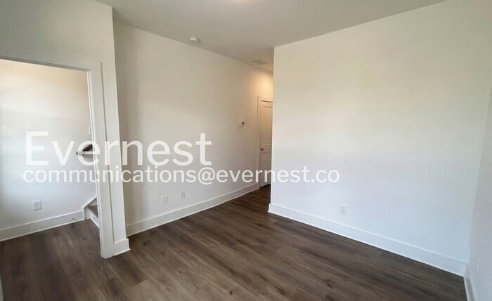 Building Photo - 724 Belletrace Cir