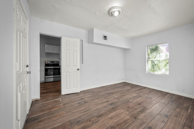 Building Photo - 1602 Wambolt St