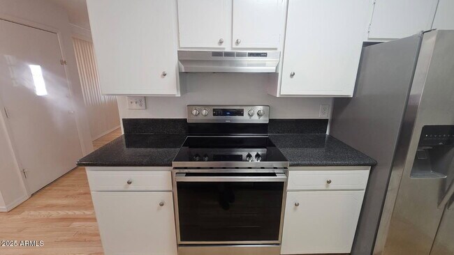 Building Photo - 10343 N 97th Ave
