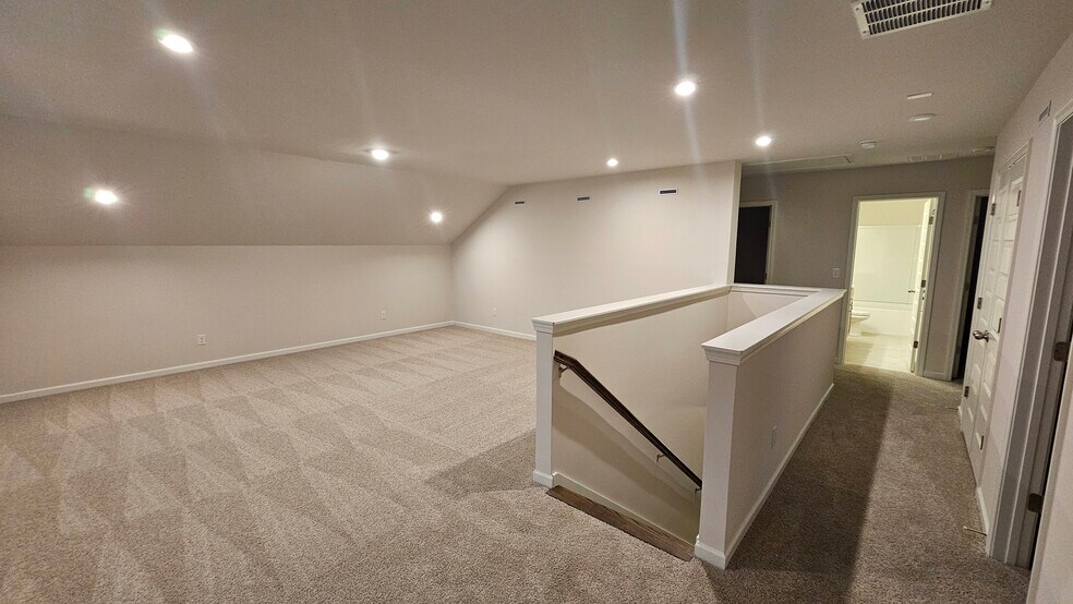 Flex Room - 5374 Bellflower Hls