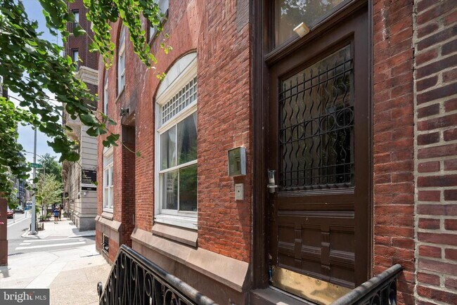 Building Photo - 240 S 13th St