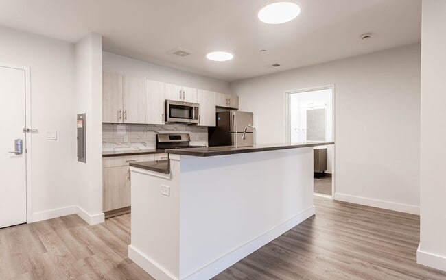 Building Photo - 416 Highland Ave