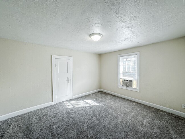 Building Photo - 508-508 Emerson Ave