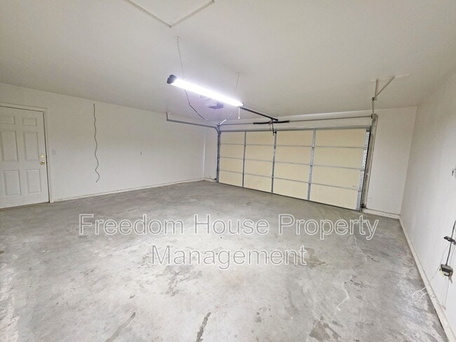 Building Photo - 2250 S Ambush St