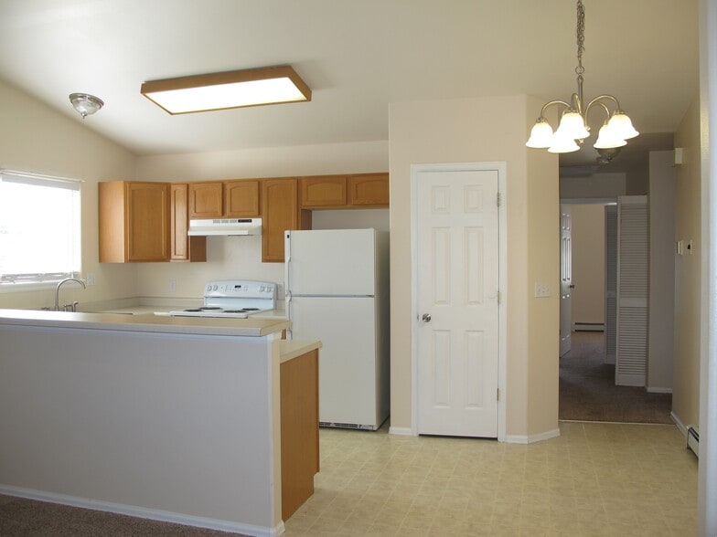 Building Photo - 1143 E Carolina Ave