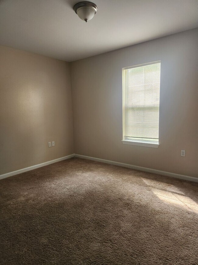 Building Photo - 5563 Banyan Ct
