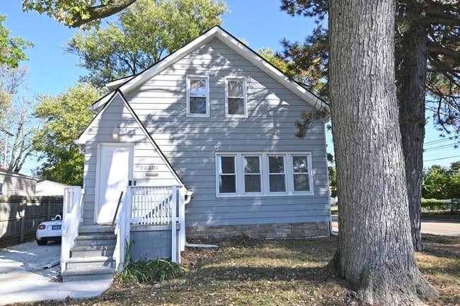 Primary Photo - 23304 Cayuga Ave