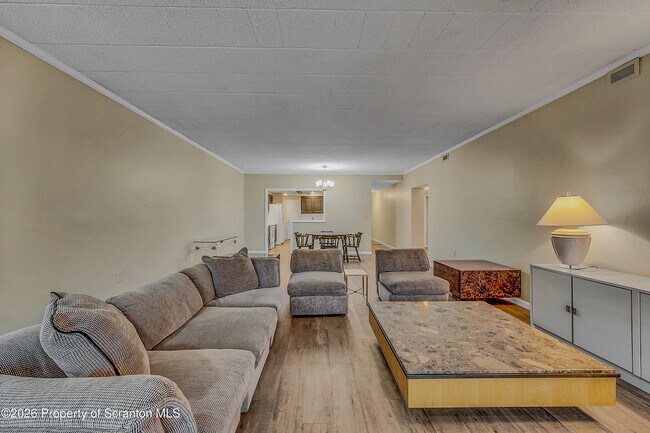 Building Photo - 550 Clay Ave