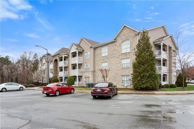 Primary Photo - 7108 W Friendly Ave