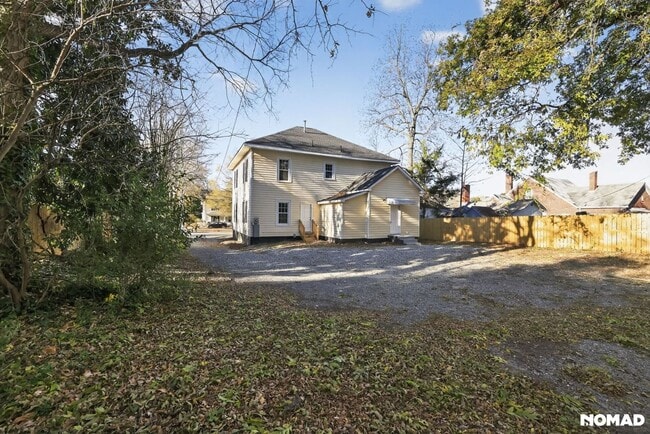 Building Photo - 512 Maple Ave