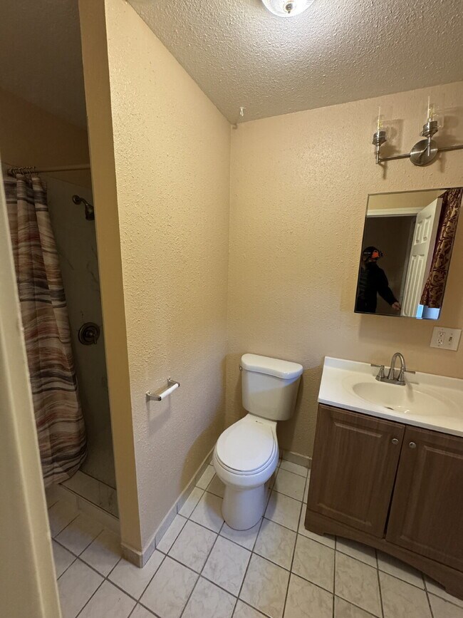 Building Photo - Water, sewer, garbage and landscaping is i...