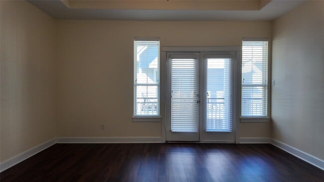 Building Photo - 902 W 20th St