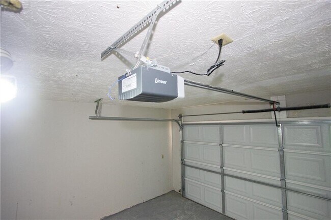 Building Photo - 374 McGiboney Rd