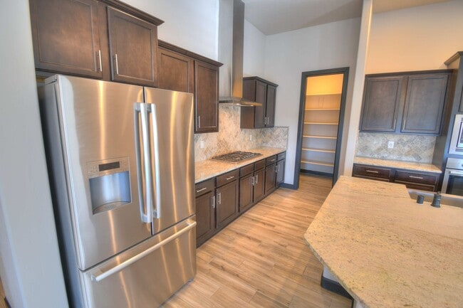 Building Photo - Meriposa Masterpiece