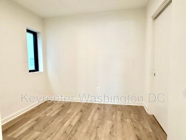 Building Photo - 1460 Belmont St NW